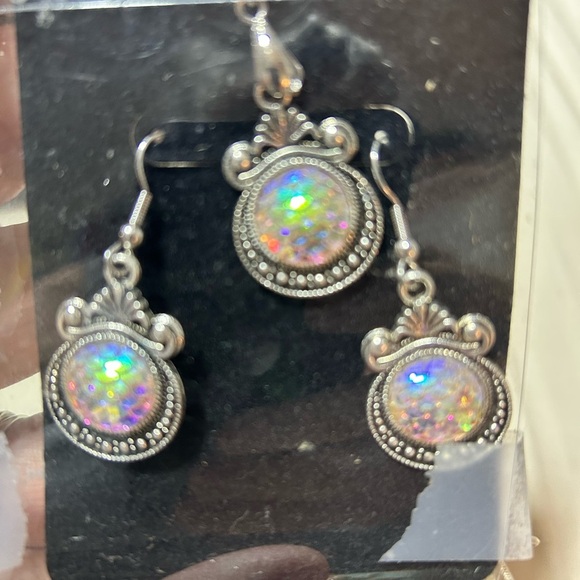 Dazzling handcrafted 18” necklace and earrings set- iridescent mermaid like - Picture 1 of 6